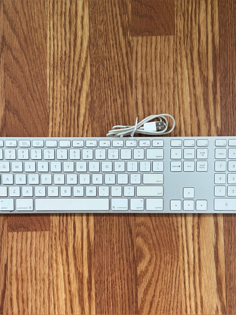Apple USB Wired Keyboard with Numeric Keypad (Model A1243)